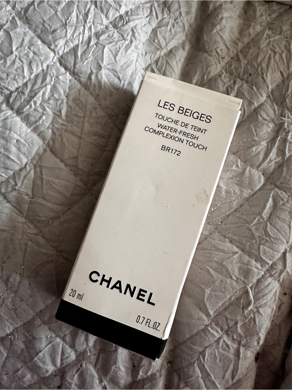 CHANEL Les Beiges Water-Fresh Complexion Touch BR172 - White and Black Box